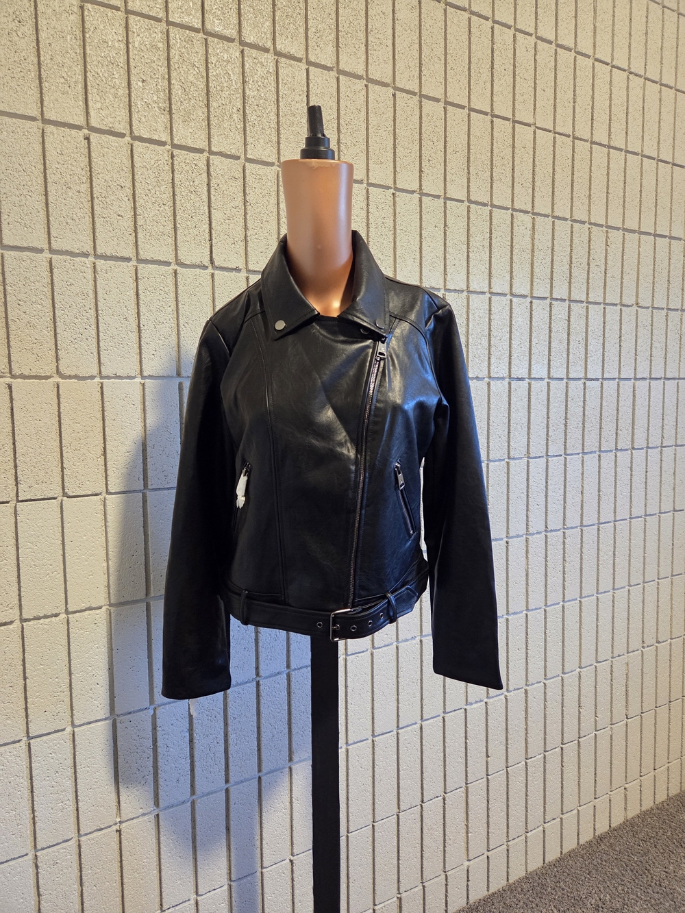 Black Women's Elodie Faux Leather Motorcycle Jacket - Classic Biker Style